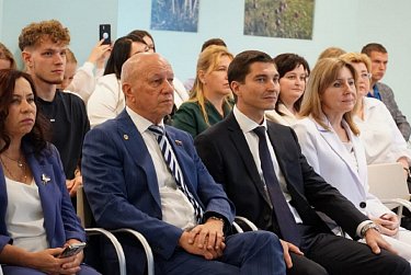 День знаний депутаты встретили со школьниками и студентами